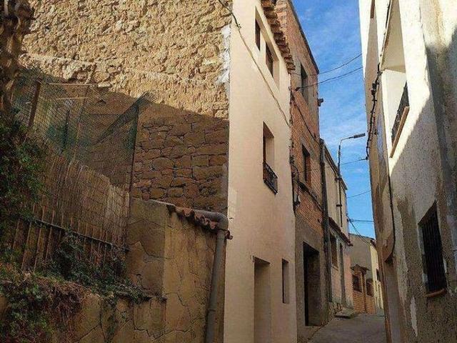 Casa en venta en calle Castell, Preixens, de 208 m² 3 habitaciones por 48.000