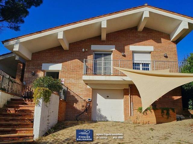 Casa en venta en calle Collserola, Ametlla del Vallès, l´, de 276 m² 4 habitaciones por 450.000