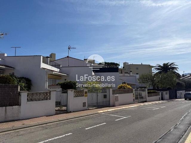 Casa adosada en venta en calle Comerç, Palamós, de 85 m² 2 habitaciones por 440.000