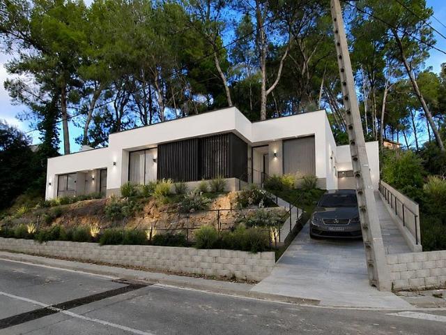 Casa en venta en calle D'ullastrell, Rubí, de 580 m² 3 habitaciones por 313.150