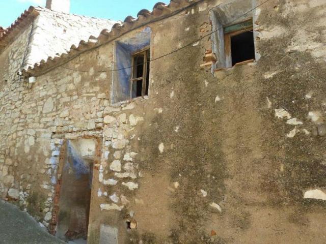 Casa en venta en calle De Baix, Colldejou, de 183 m² 3 habitaciones por 21.000