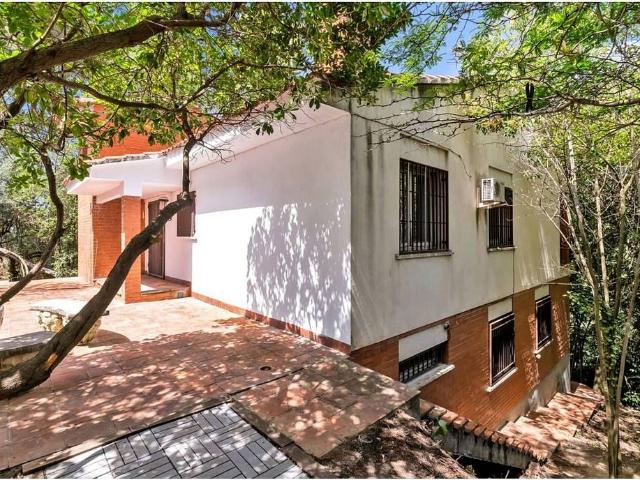 Casa en venta en calle De Ca N'amat, Terrassa, de 237 m² 6 habitaciones por 405.000 €