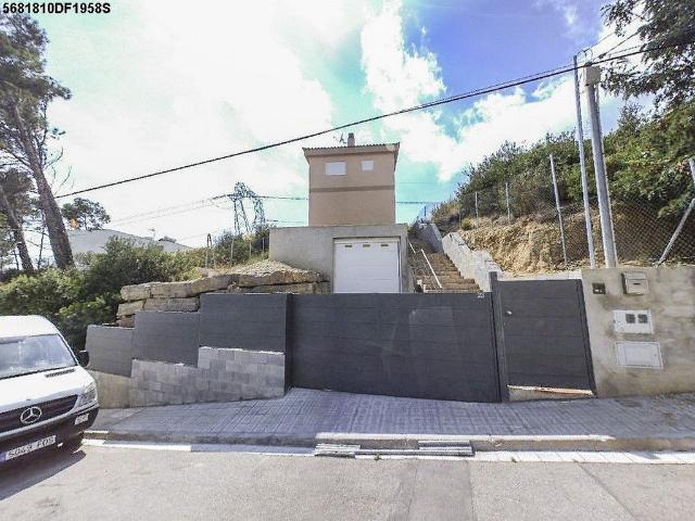 Chalet en venta en calle De Can Barceló, Rubí, de 157 m² 4 habitaciones por 190.100