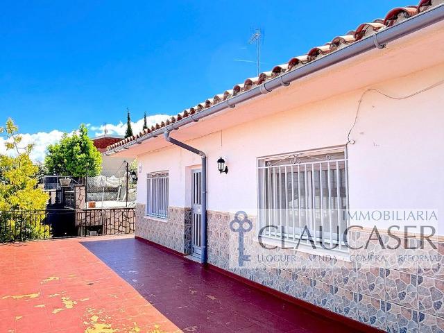 Casa en venta en calle De Cardona, Rubí, de 250 m² 4 habitaciones por 379.000