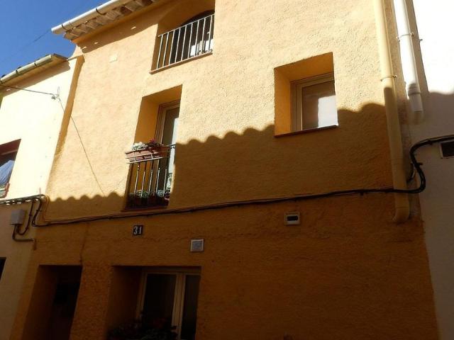 Casa en venta en calle De Dalt, Mediona, de 125 m² 4 habitaciones por 139.000