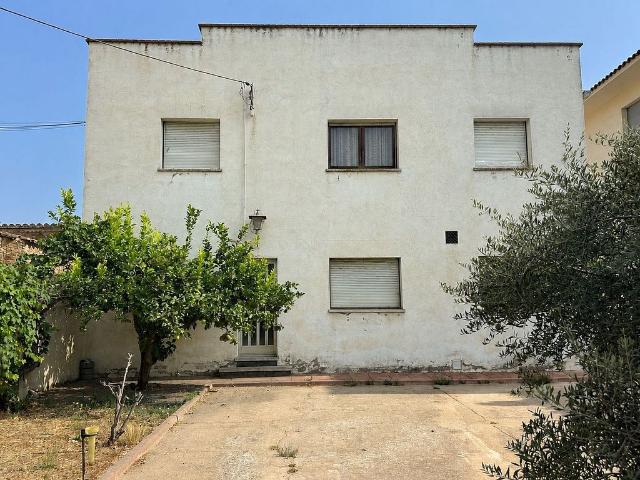 Chalet en venta en calle De Girona, Verges, de 200 m² 8 habitaciones por 315.000
