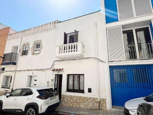 Casa en venta en calle De Gràcia, Escala, L´, de 90 m² 3 habitaciones por 358.000