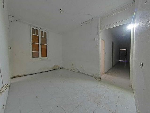 Casa en venta en calle De Joanot Martorell, Sabadell, de 190 m² 2 habitaciones por 179.000