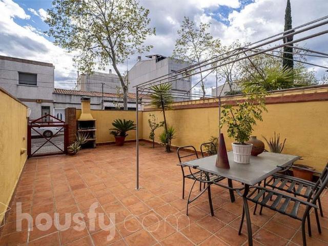 Casa en venta en calle De la Font Canaleta, Sabadell, de 225 m² 4 habitaciones por 459.000