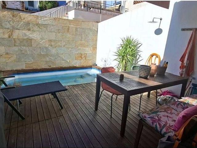 Casa en venta en calle De la Justícia, Pineda de Mar, de 154 m² 3 habitaciones por 420.000