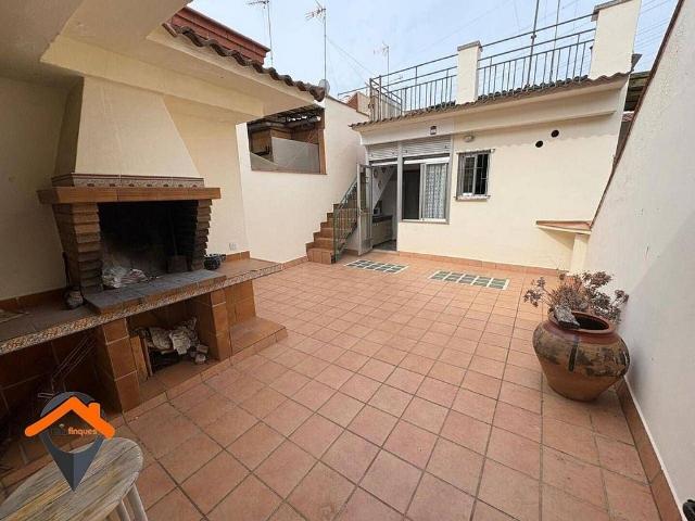 Casa en venta en calle De la Pineda, Terrassa, de 136 m² 4 habitaciones por 275.000