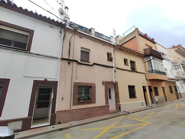 Casa en venta en calle De L'empordà, Blanes, de 97 m² 4 habitaciones por 140.000