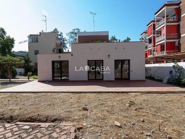 Casa en venta en calle De Les Barques, Castelldefels, de 90 m² 3 habitaciones por 595.000 €