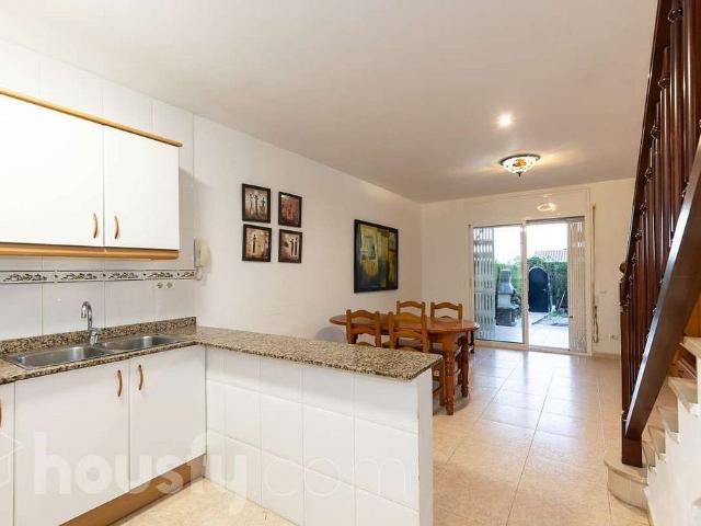 Casa en venta en calle De Les Gardenies, Mont Roig del Camp, de 86 m² 3 habitaciones por 235.000