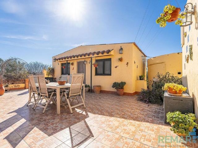 Casa en venta en calle De Les Hortes, Montbrió del Camp, de 86 m² 2 habitaciones por 158.000 €
