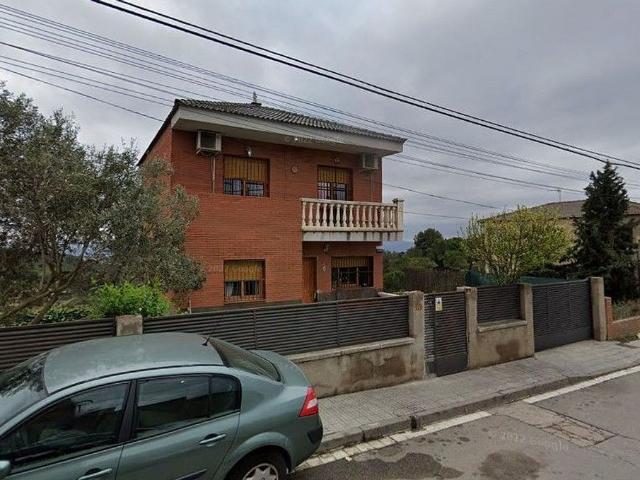 Chalet en venta en calle De Les Martines, Rubí, de 196 m² 1 habitación por 252.300