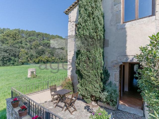 Casa en venta en calle De Les Monges, Girona, de 130 m² 3 habitaciones por 690.000