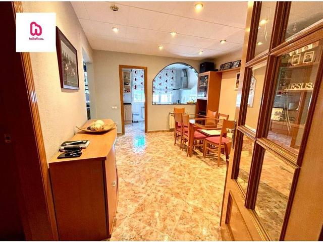 Casa en venta en calle De Pajares, Sabadell, de 160 m² 3 habitaciones por 300.000 €