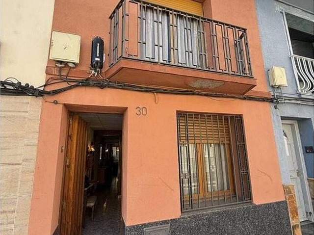 Casa en venta en calle De Sant Pere, Barbera del Vallès, de 254 m² 8 habitaciones por 380.000