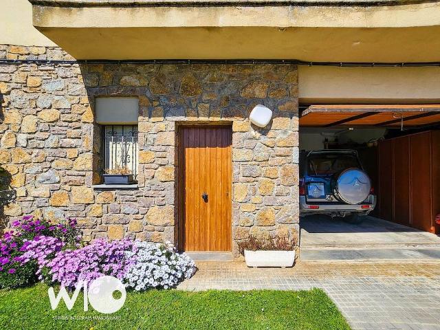 Casa en venta en calle De Solà Morales, Molló, de 140 m² 3 habitaciones por 250.000 €