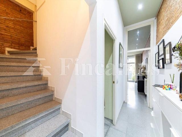 Casa en venta en calle De Vila Cinca, Sabadell, de 140 m² 4 habitaciones por 470.000