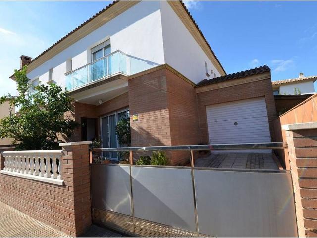 Casa en venta en calle Del Castanyer, Calonge, de 150 m² 4 habitaciones por 419.000