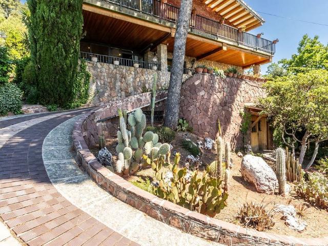 Casa en venta en calle Del Llevant, Matadepera, de 346 m² 6 habitaciones por 648.000