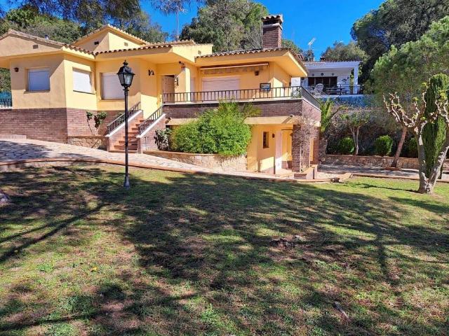 Casa en venta en calle Del Pi Gros, Santa Cristina d´Aro, de 131 m² 3 habitaciones por 399.000