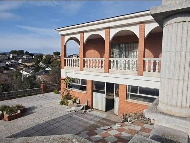 Casa en venta en calle Del Roser, Lliçà de Vall, de 350 m² 7 habitaciones por 420.000