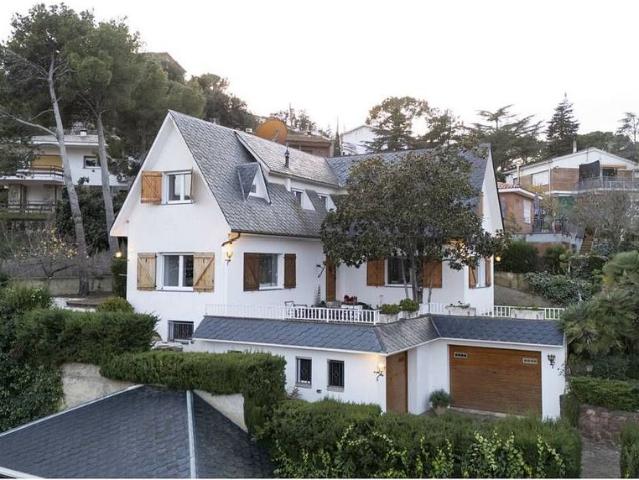 Casa en venta en calle Del Rosselló, Bigues i Riells, de 400 m² 5 habitaciones por 690.000