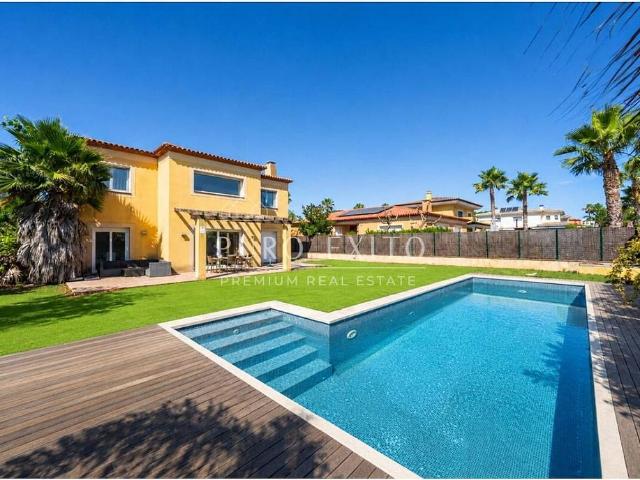Casa en venta en calle Dels Garrofers, Reus, de 311 m² 5 habitaciones por 750.000