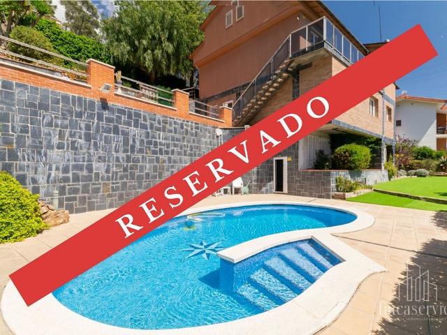 Casa en venta en calle Dels Pins, Santa Coloma de Cervelló, de 353 m² 7 habitaciones por 675.000