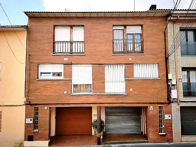 Casa en venta en calle D'en Salvador Espriu, Roda de Ter, de 140 m² 5 habitaciones por 270.000