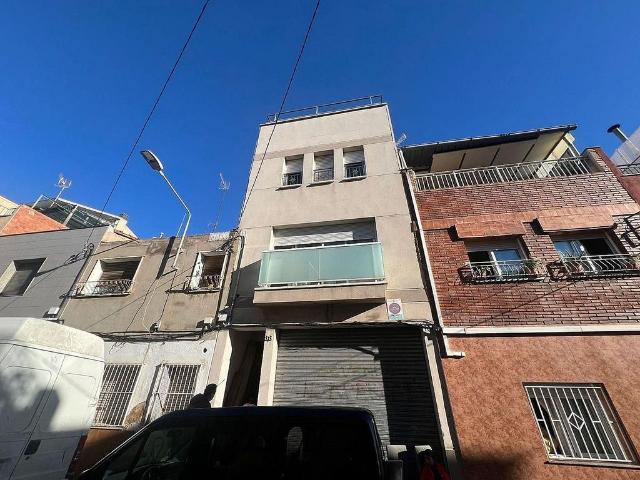 Casa en venta en calle D'osona, Sabadell, de 210 m² 3 habitaciones por 215.000