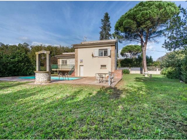 Casa en venta en calle Empordà, Vilobi d´Onyar, de 80 m² 3 habitaciones por 345.000