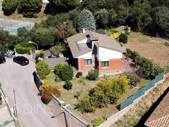 Casa en venta en calle Faig, Caldes de Montbui, de 114 m² 3 habitaciones por 399.000