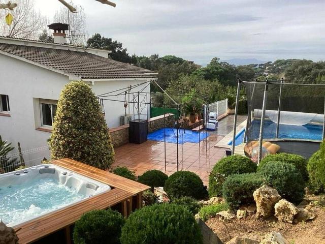 Casa en venta en calle Figuera, Vidreres, de 160 m² 4 habitaciones por 599.000