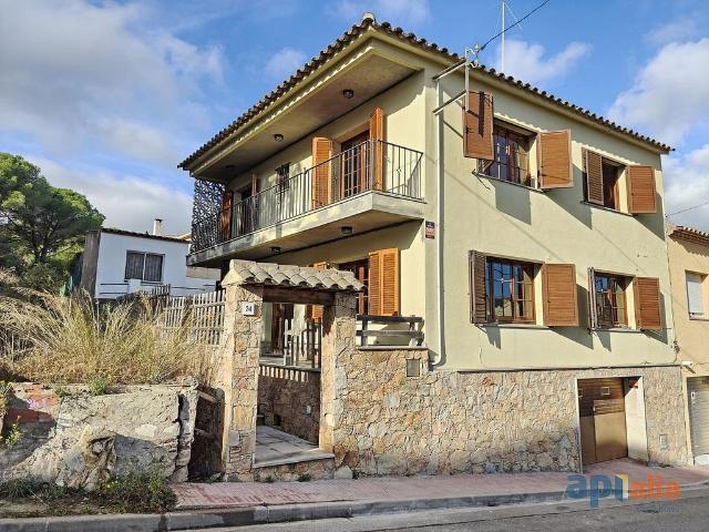 Casa en venta en calle Galceran de Requesens, Calonge, de 170 m² 4 habitaciones por 350.000