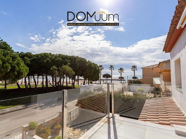 Casa en venta en calle Ginesta, Cambrils, de 84 m² 2 habitaciones por 320.000 €