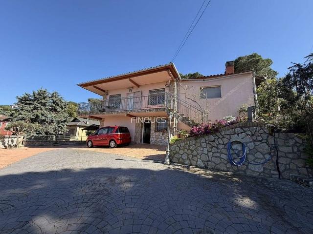 Casa en venta en calle Hortènsia, Tordera, de 120 m² 3 habitaciones por 286.000