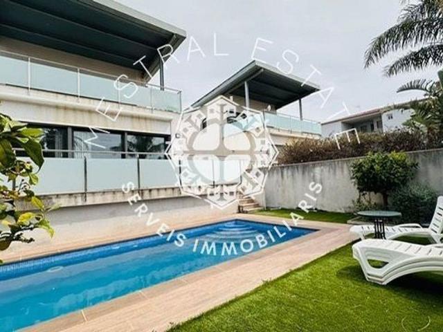 Casa en venta en calle Júpiter, Cambrils, de 220 m² 4 habitaciones por 510.000 €