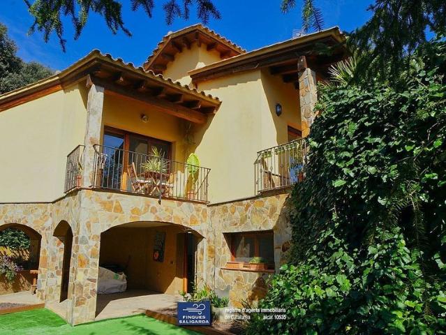 Chalet en venta en calle Jeroni de Moragas, Ametlla del Vallès, l´, de 330 m² 4 habitaciones por 750.000