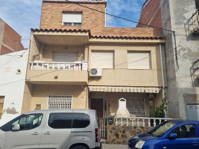 Casa en venta en calle L'havana, Deltebre, de 202 m² 6 habitaciones por 156.500