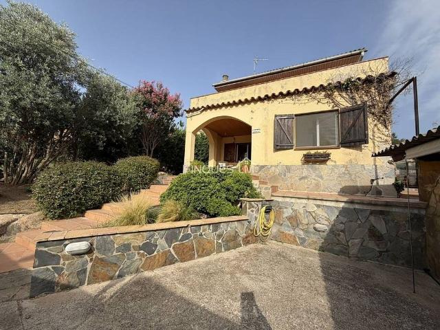 Casa en venta en calle Lleida, Santa Coloma de Farners, de 160 m² 4 habitaciones por 305.000