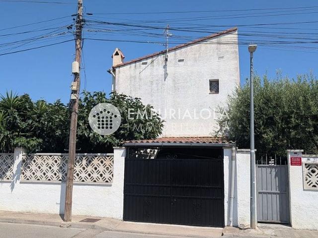 Casa en venta en calle Puigmal C', Castelló d´Empúries, de 70 m² 2 habitaciones por 175.000