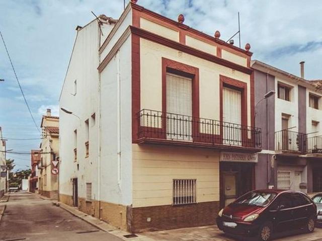 Casa pareada en venta en Santa Bàrbara, de 255 m² 6 habitaciones por 105.000