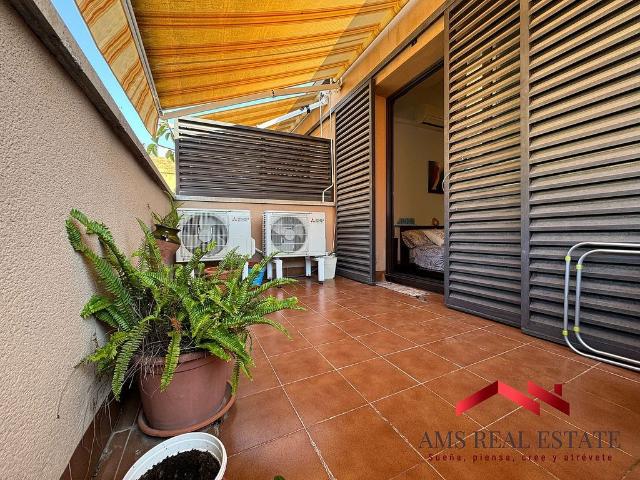 Chalet en venta en calle Placeta de Molins, Viladecans, de 127 m² 3 habitaciones por 408.000