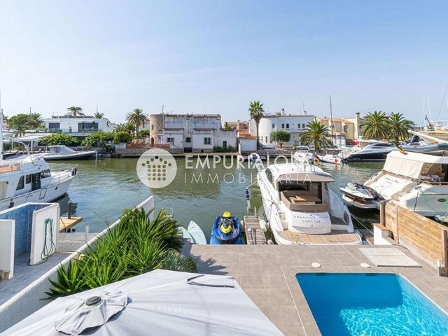 Casa en venta en calle Port Joan, Roses, de 113 m² 3 habitaciones por 670.000