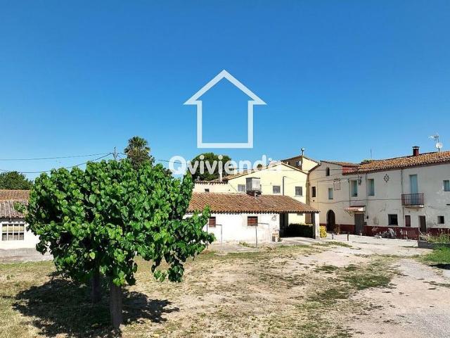 Casa en venta en calle Quarter Ponent, Parets del Vallès, de 350 m² 6 habitaciones por 695.000