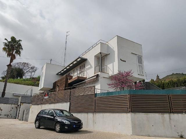 Casa en venta en calle Rosselló, Pineda de Mar, de 183 m² 3 habitaciones por 395.000